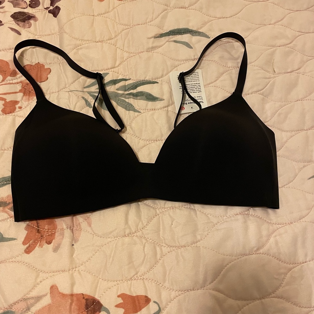 Lululemon take shape wireless lined black bra 32c